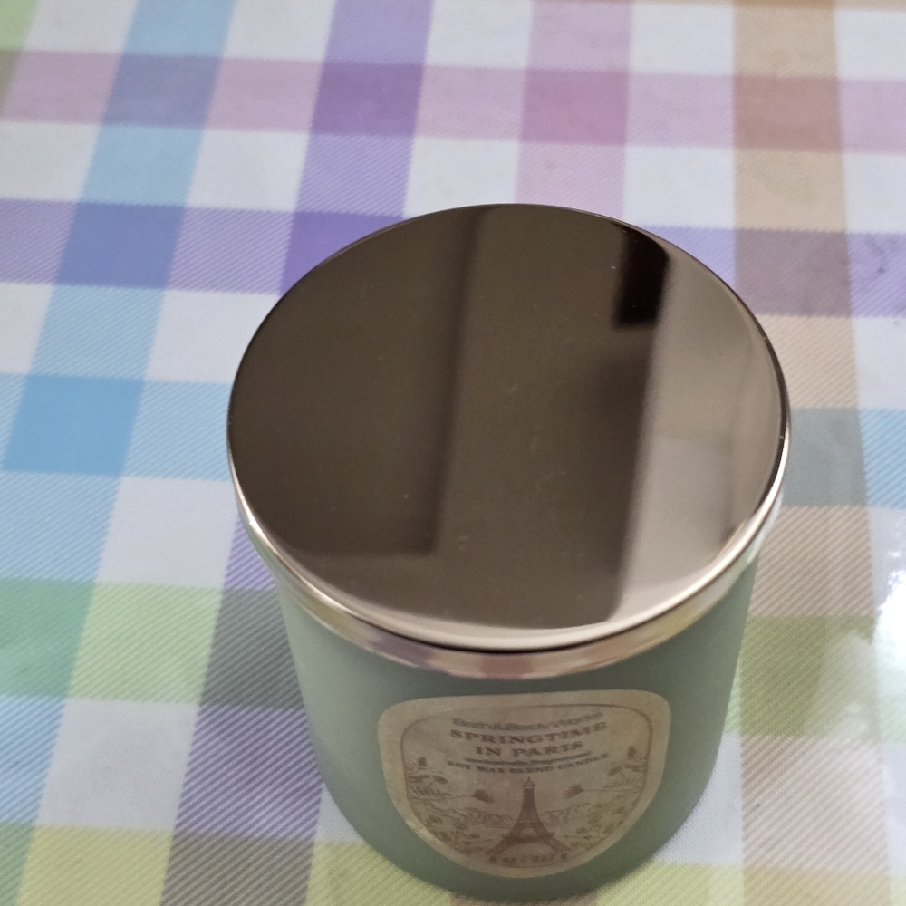 Bath & Body Works Springtime in Paris Soy Wax Single Wick Candle 8oz NEW RARE - Picture 2 of 8